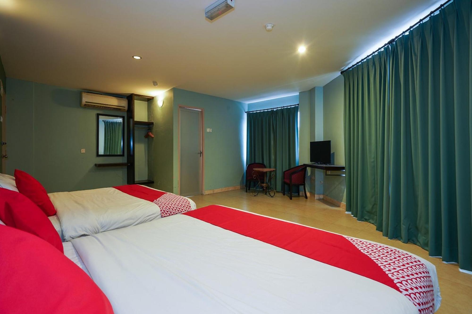 Hotel O Hotel Orchard Inn Lumut Extérieur photo