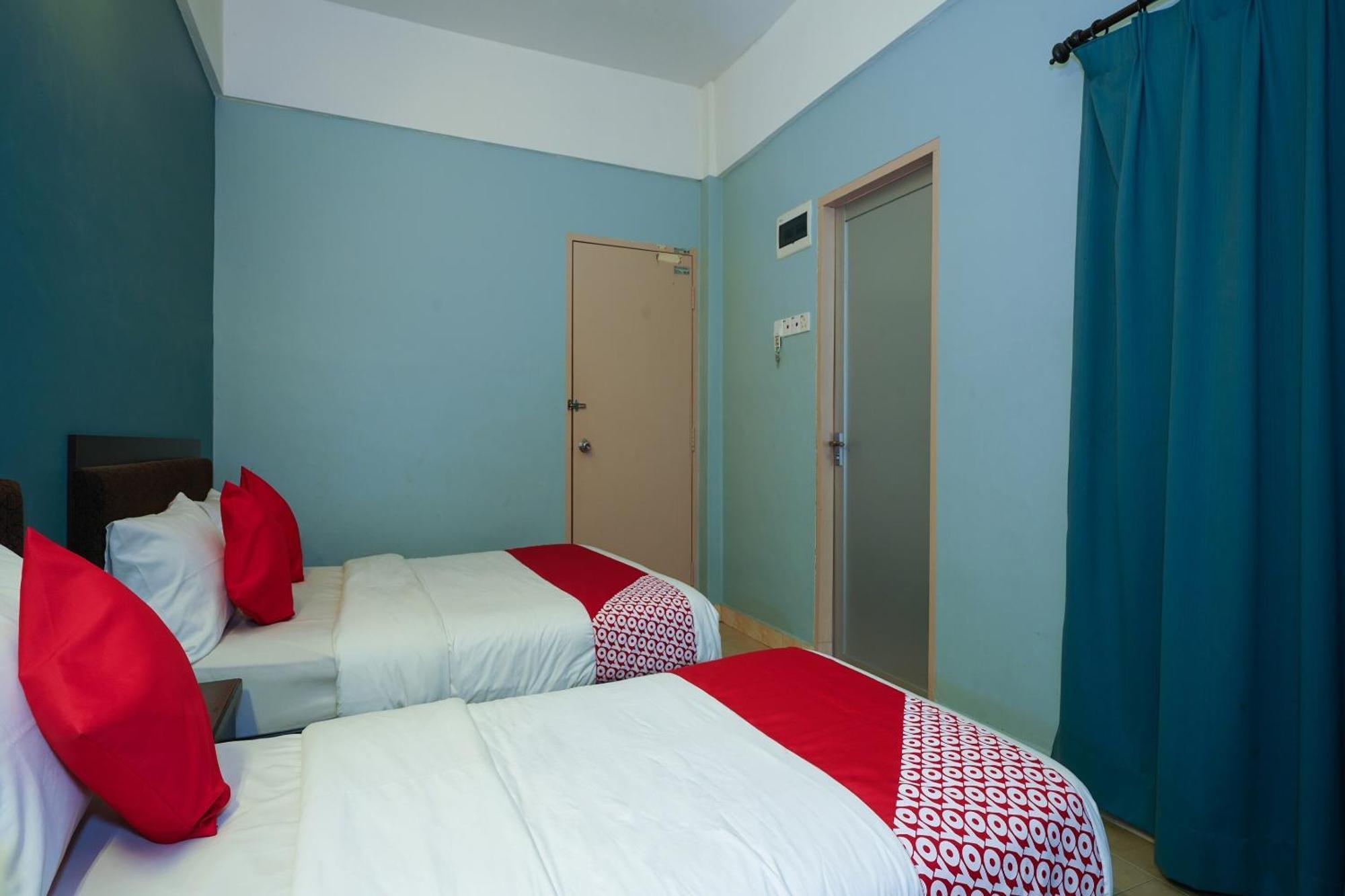 Hotel O Hotel Orchard Inn Lumut Extérieur photo