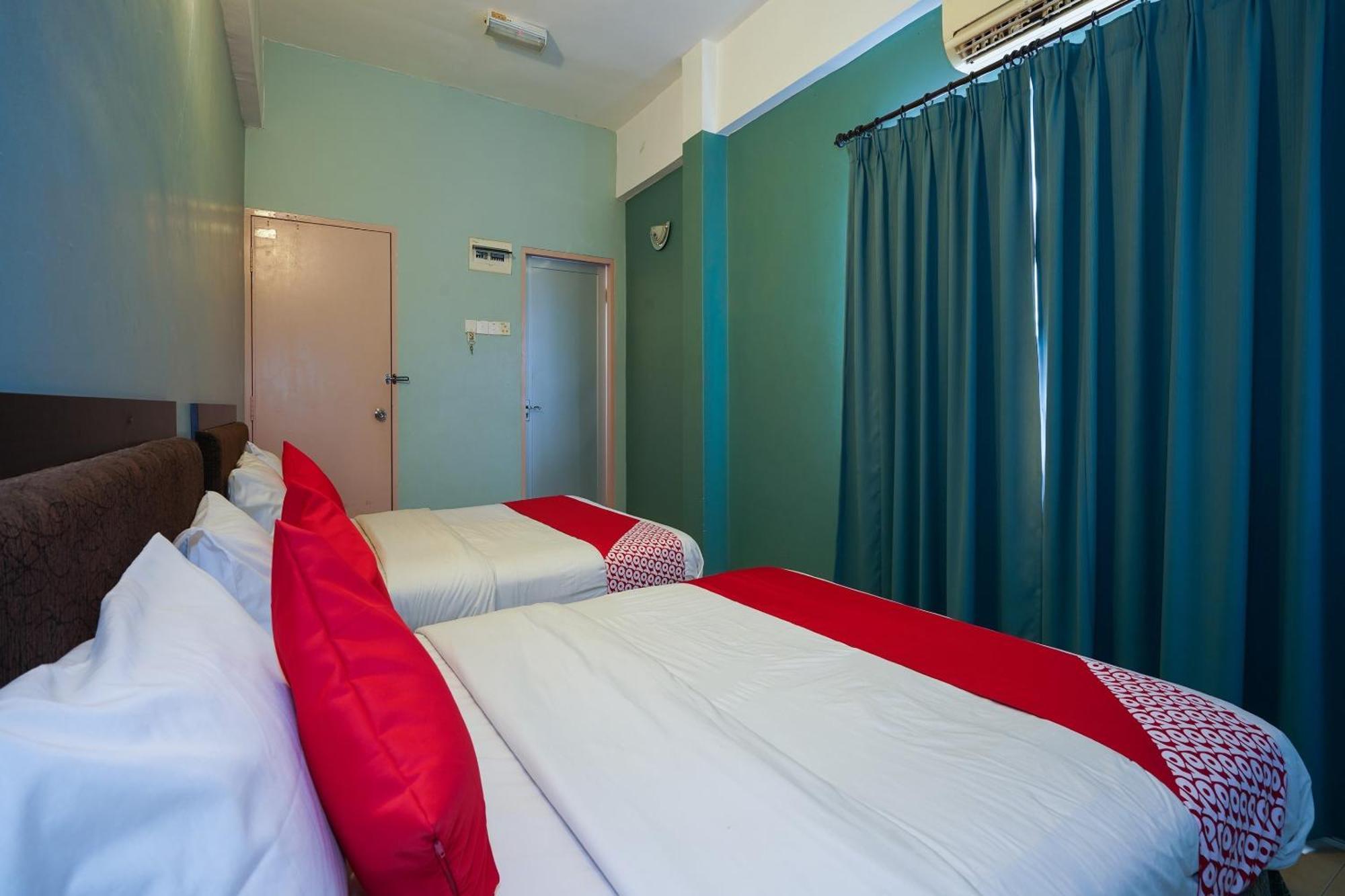 Hotel O Hotel Orchard Inn Lumut Extérieur photo