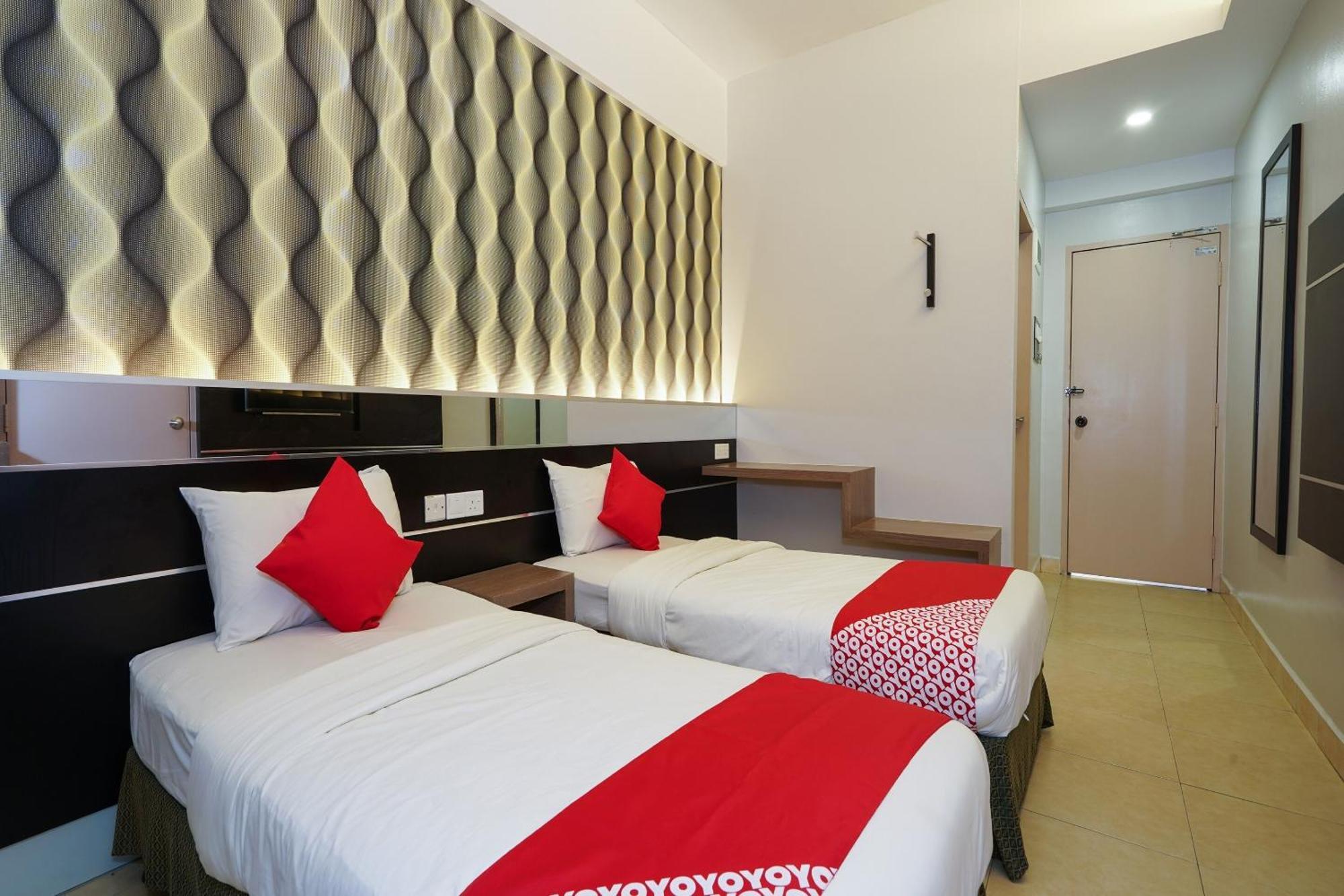 Hotel O Hotel Orchard Inn Lumut Extérieur photo
