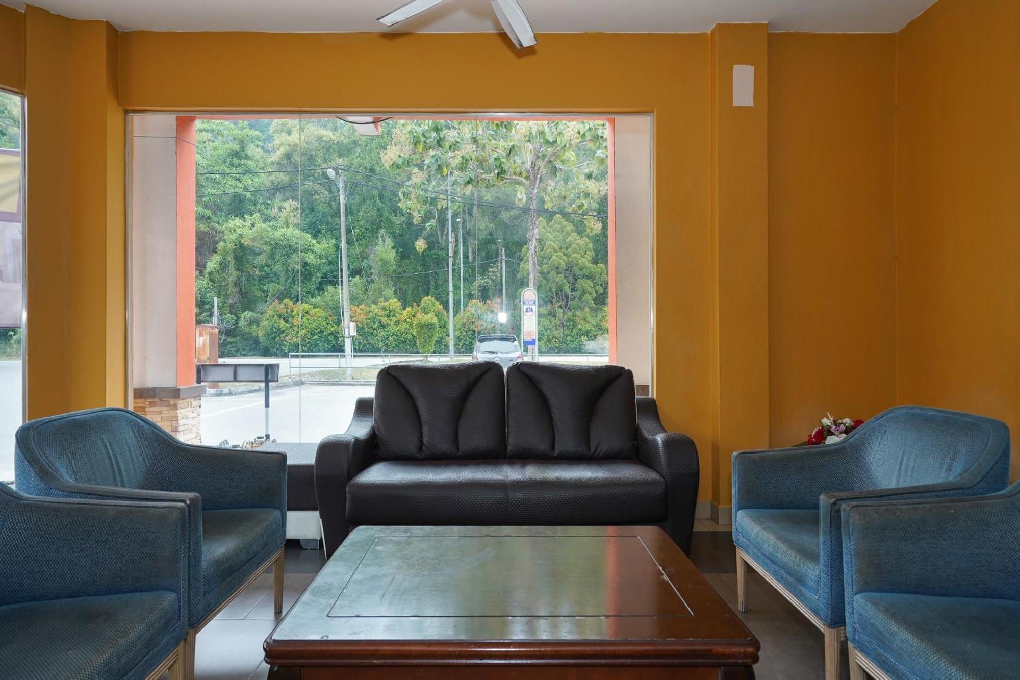 Hotel O Hotel Orchard Inn Lumut Extérieur photo